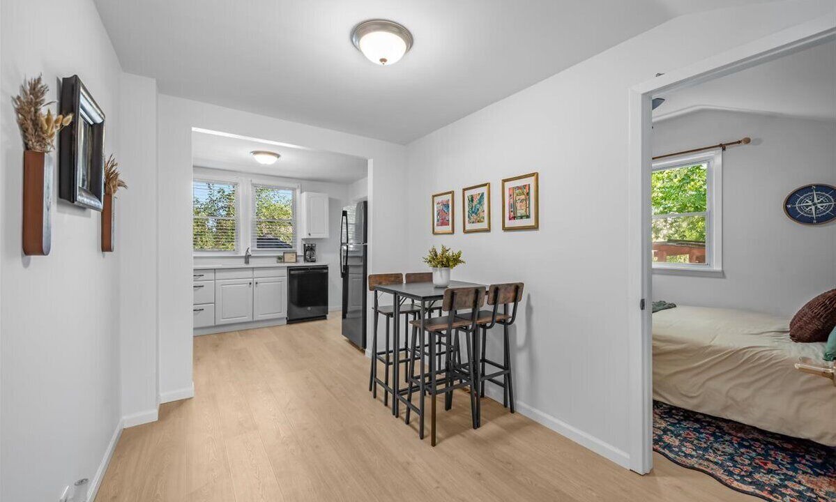 Photo of Bedroom in Island Lake
