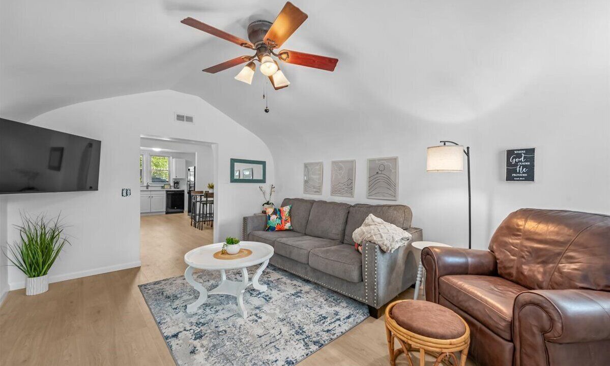 Photo of Livingroom in Island Lake
