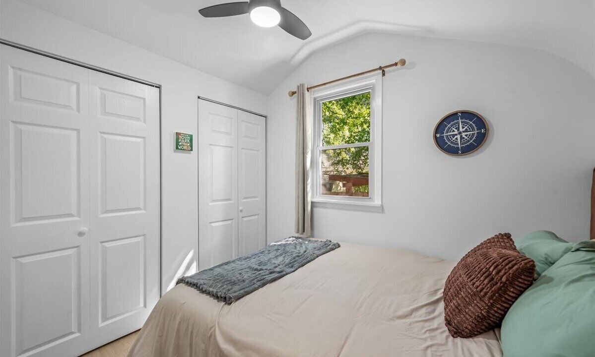 Photo of Bedroom in Island Lake