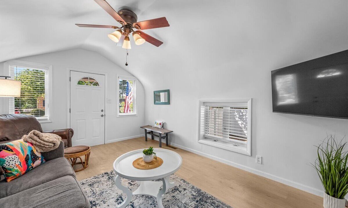 Photo of Livingroom in Island Lake