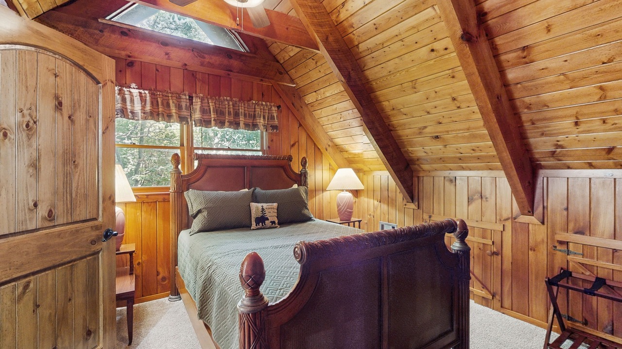 Photo of Bedroom in Screamer Mountain