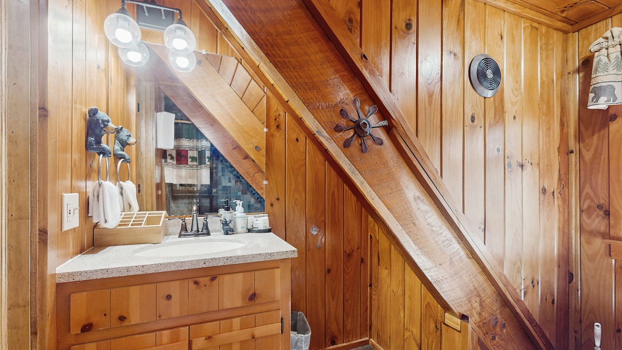 Photo of Bathroom in Screamer Mountain