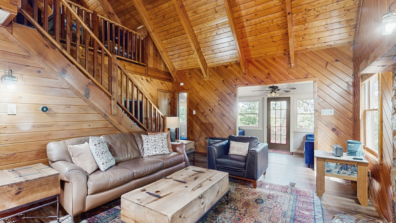 Photo of Livingroom in Screamer Mountain