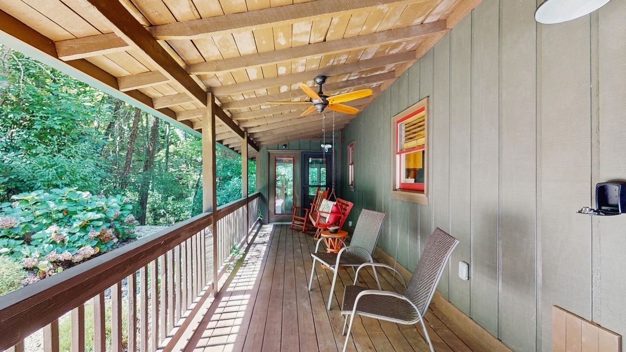 Photo of Patio Balcony in Screamer Mountain