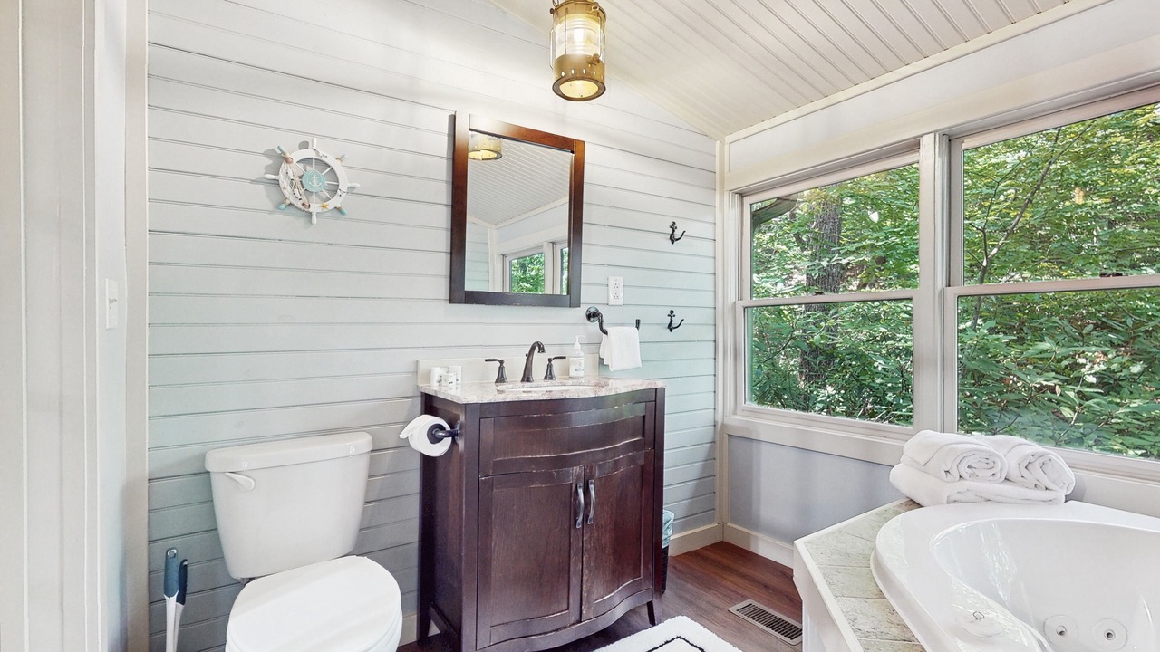 Photo of Bathroom in Screamer Mountain