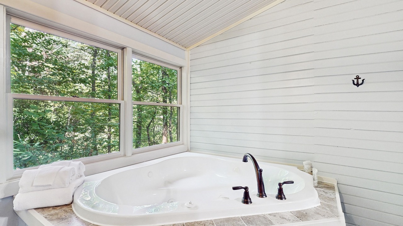 Photo of Bathroom in Screamer Mountain