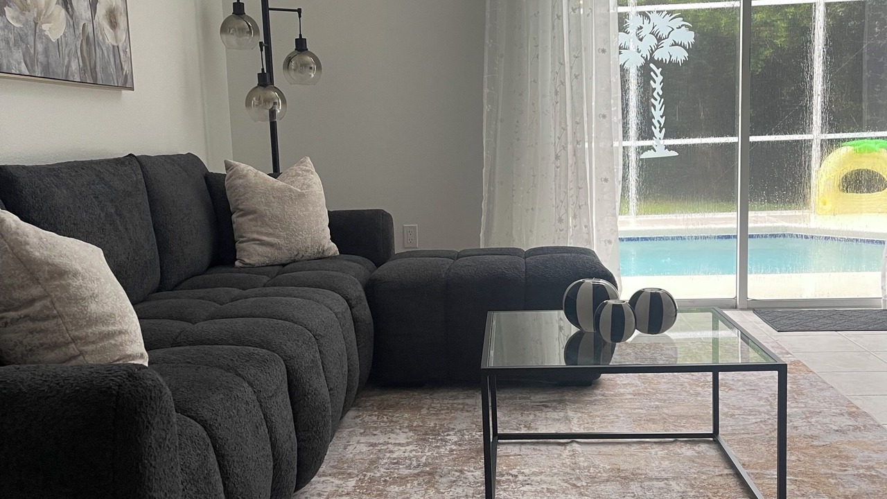 Photo of Livingroom in Eagle Pointe South