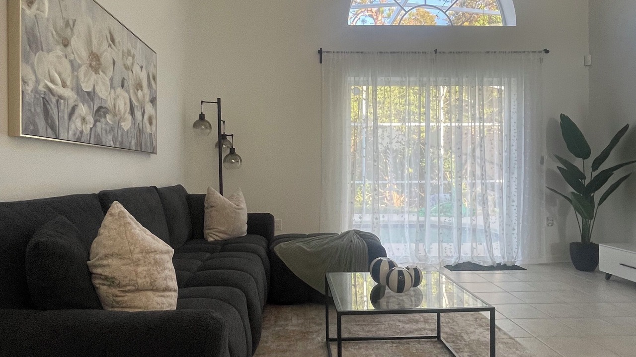 Photo of Livingroom in Eagle Pointe South