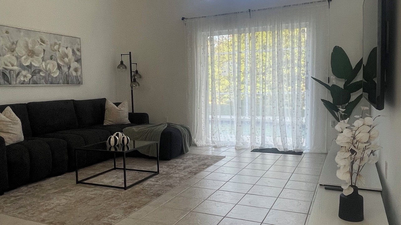 Photo of Livingroom in Eagle Pointe South