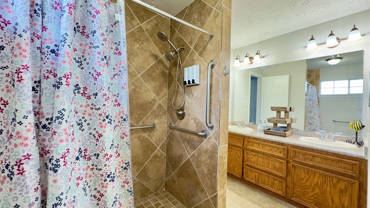 Photo of Bathroom in Clodine