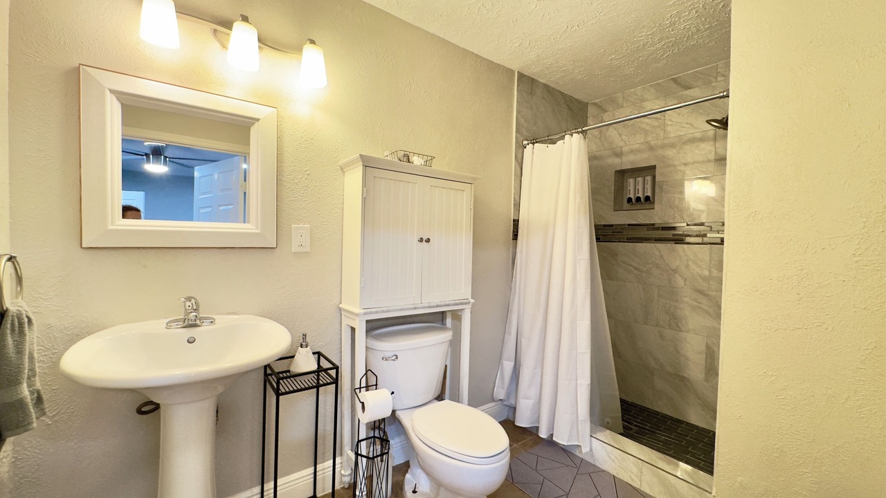 Photo of Bathroom in Clodine