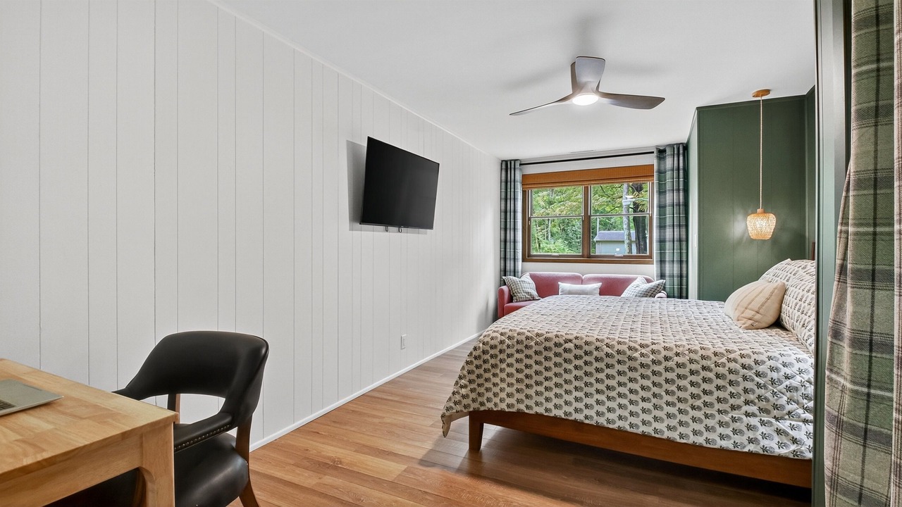 Photo of Bedroom in New Post