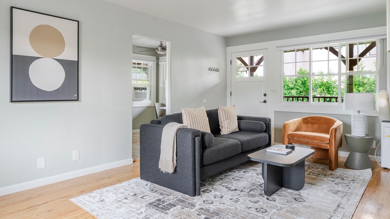 Photo of Livingroom in Downtown North