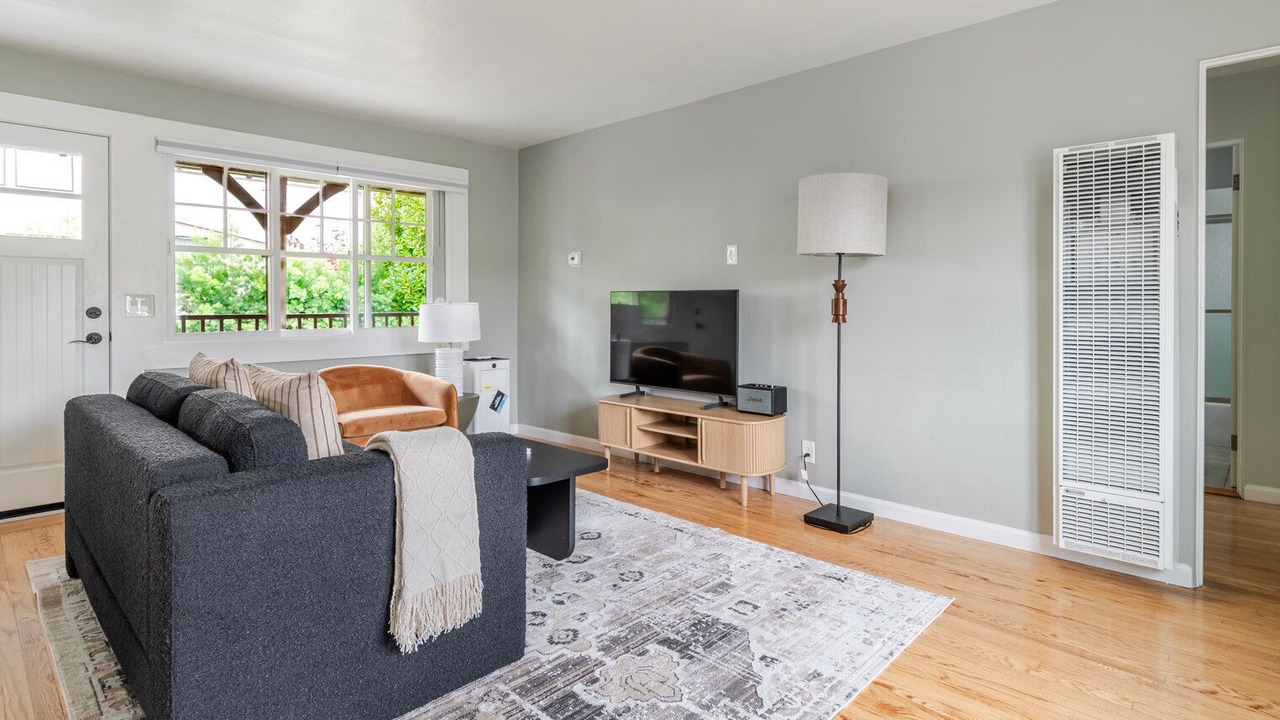 Photo of Livingroom in Downtown North