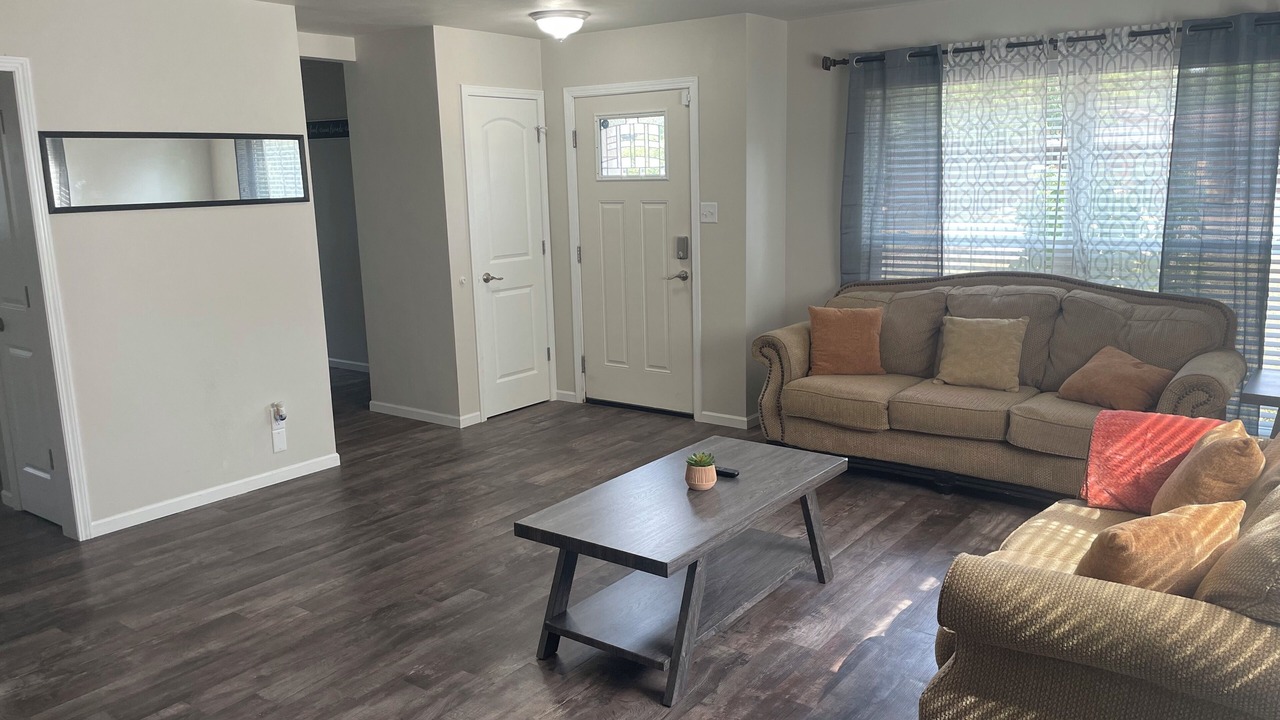 Photo of Livingroom in Jefferson City