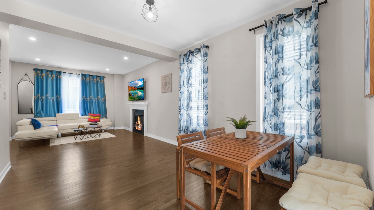 Photo of Livingroom in Ottawa Division