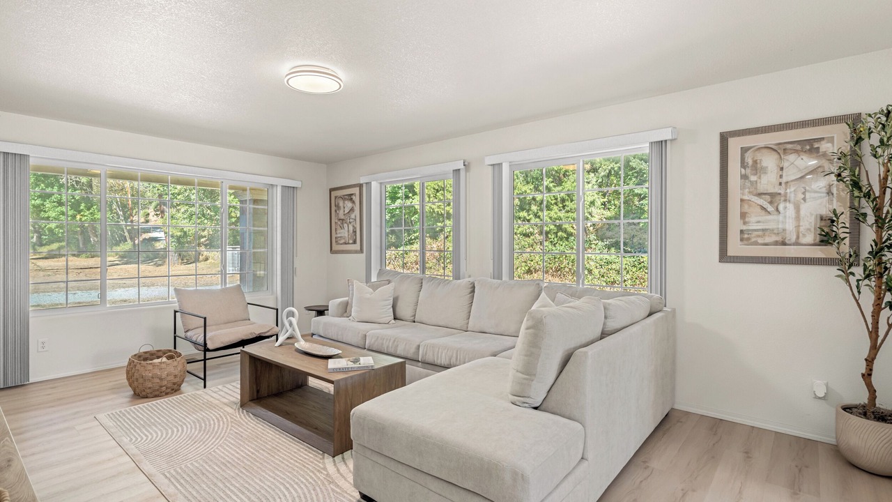 Photo of Livingroom in Sunny Valley