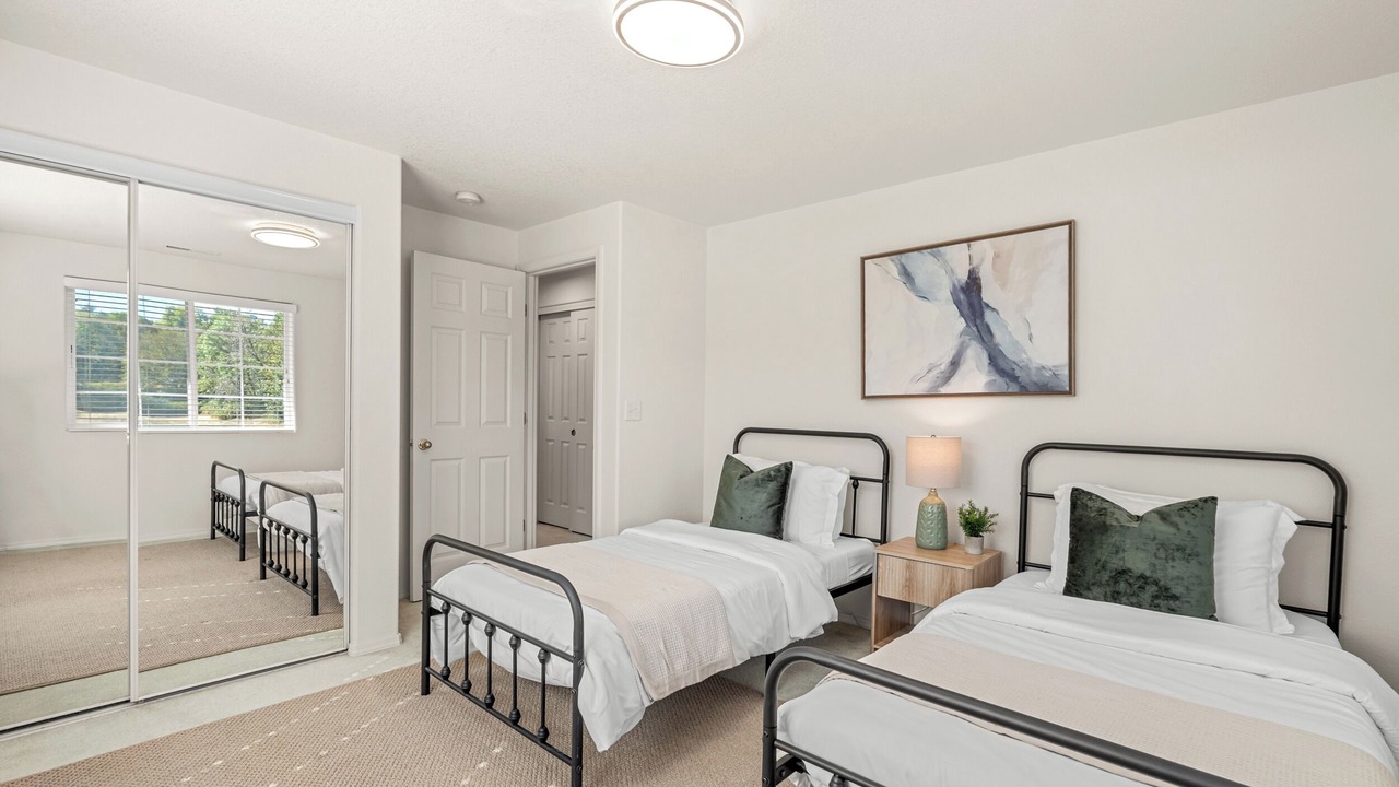 Photo of Bedroom in Sunny Valley