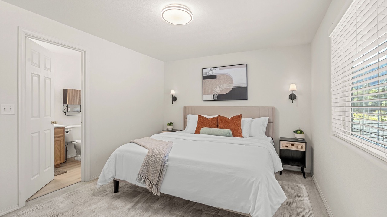 Photo of Bedroom in Sunny Valley