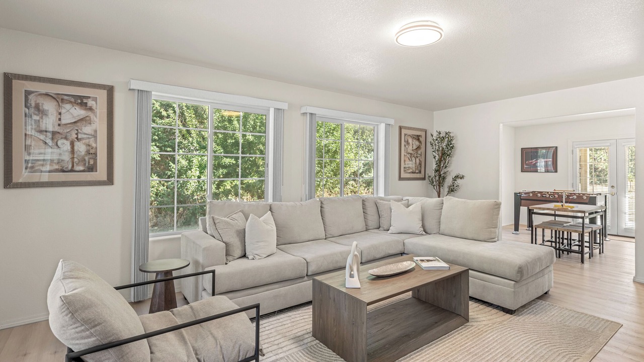 Photo of Livingroom in Sunny Valley