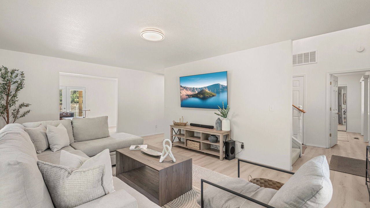 Photo of Livingroom in Sunny Valley