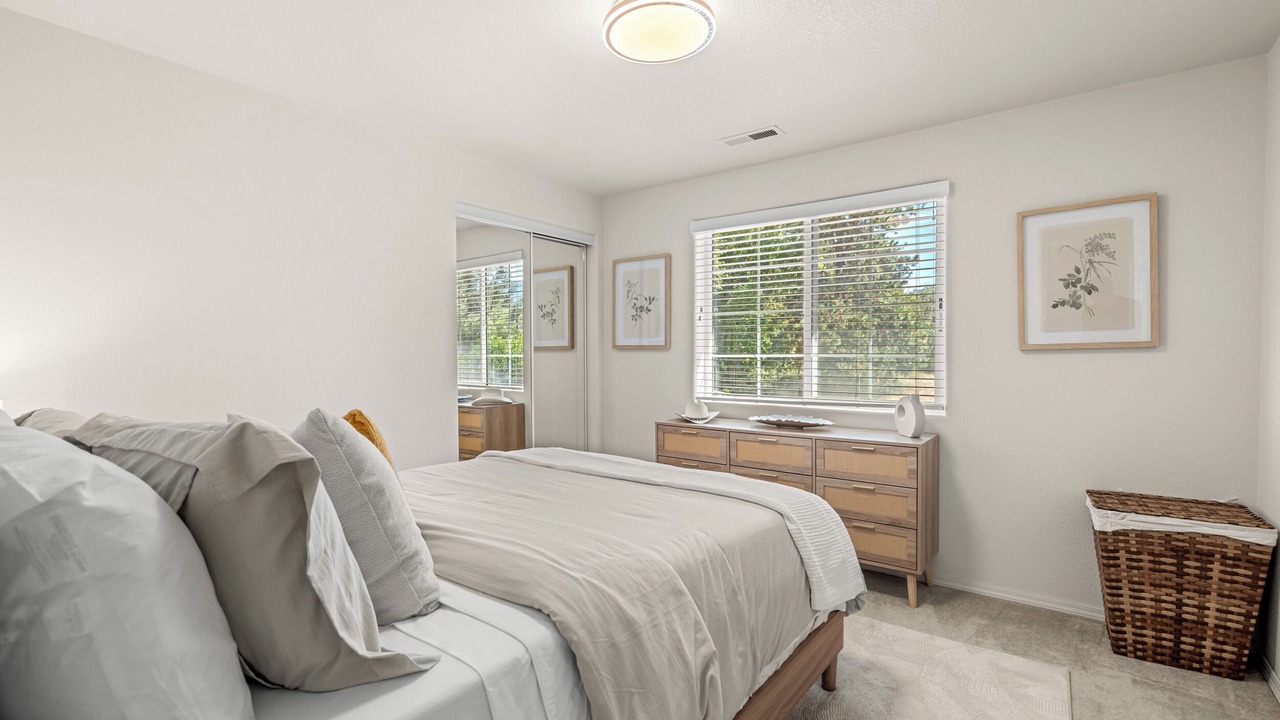 Photo of Bedroom in Sunny Valley