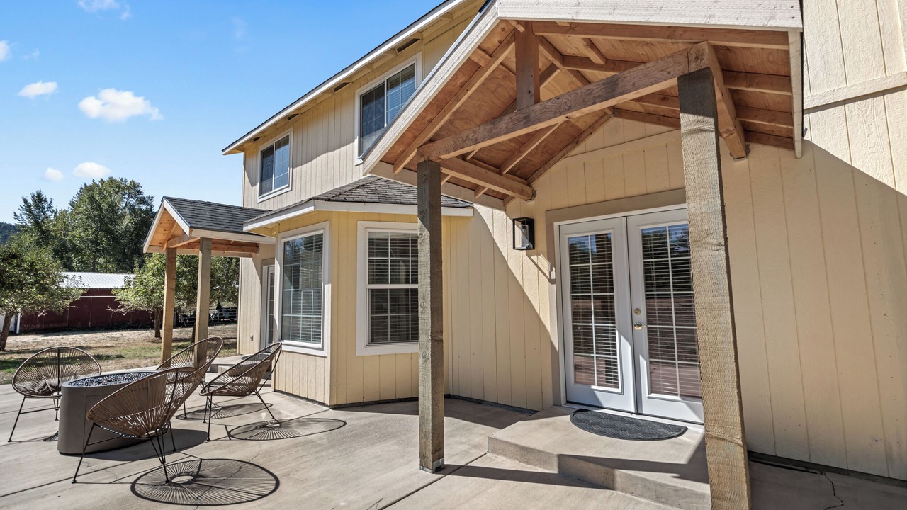 Photo of Patio Balcony in Sunny Valley