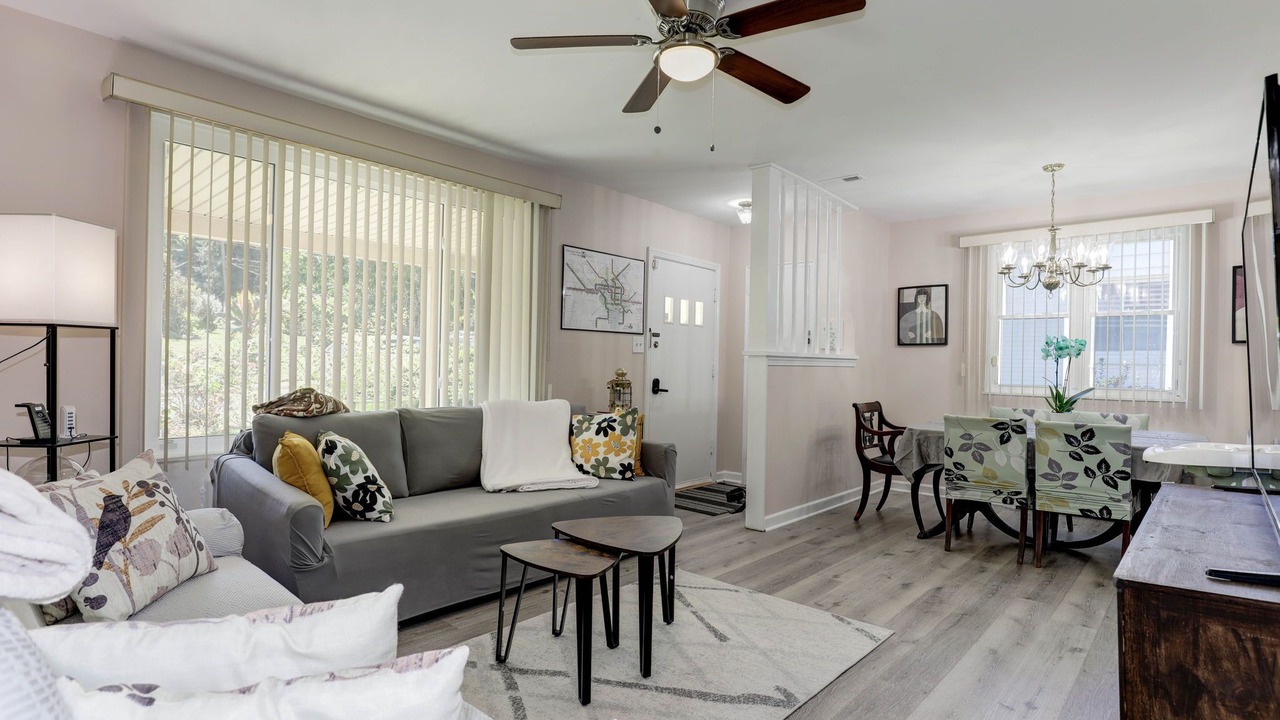 Photo of Livingroom in College Park