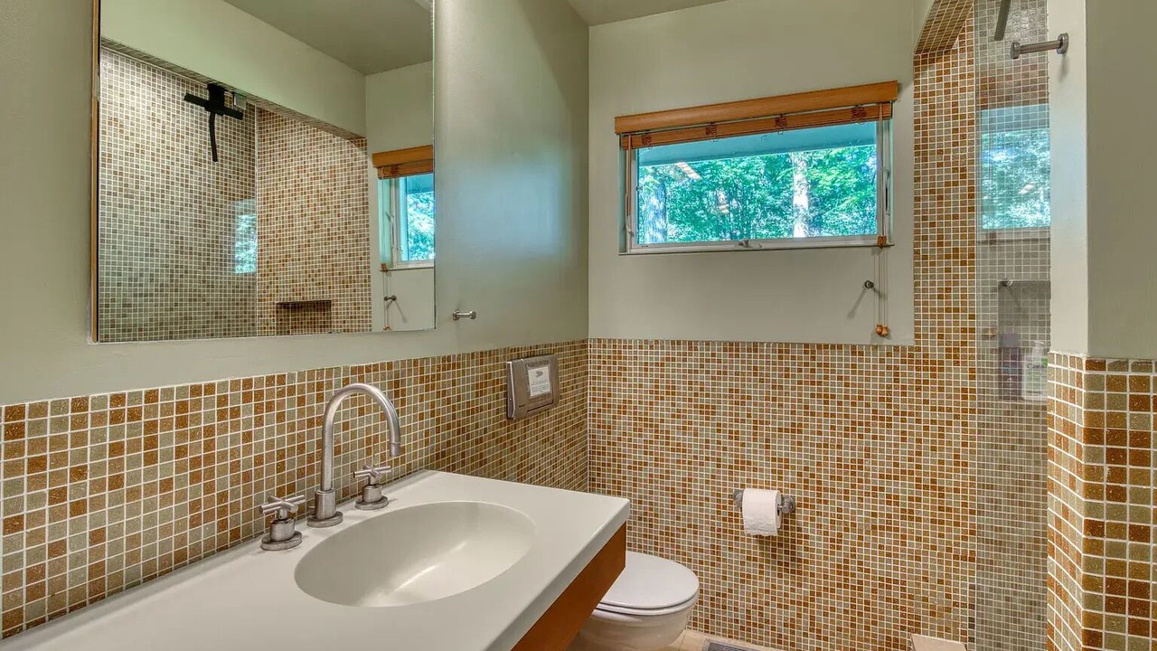 Photo of Bathroom in Silver Beach