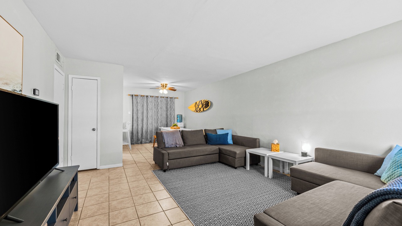 Photo of Livingroom in Bay Area
