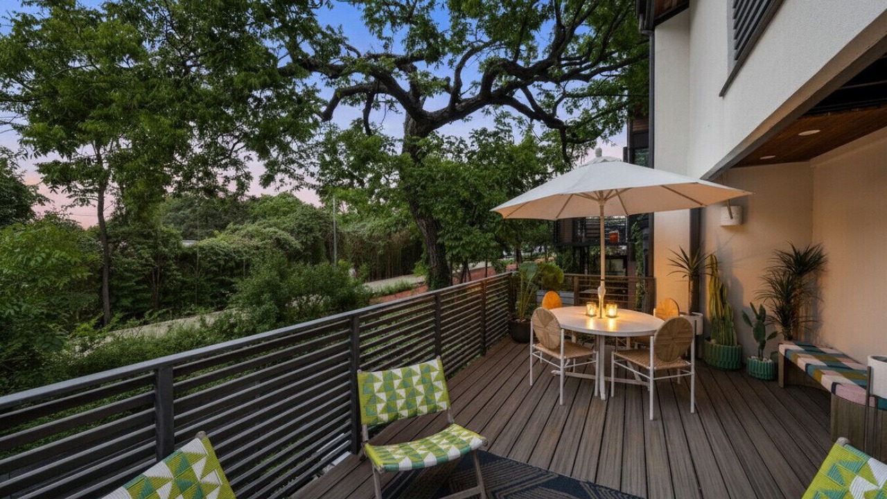 Photo of Outdoor in Oak Lawn