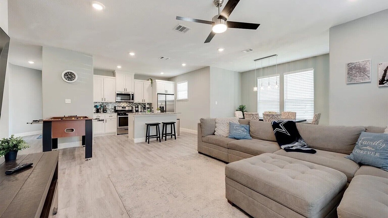 Photo of Livingroom in Central Arlington