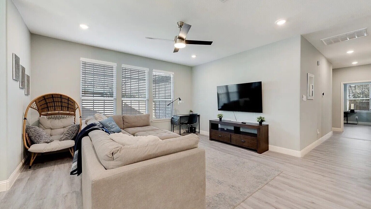 Photo of Livingroom in Central Arlington