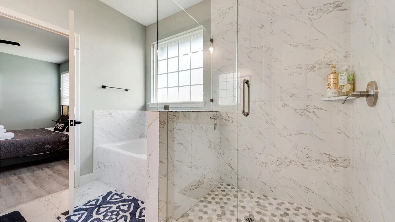 Photo of Bathroom in Central Arlington