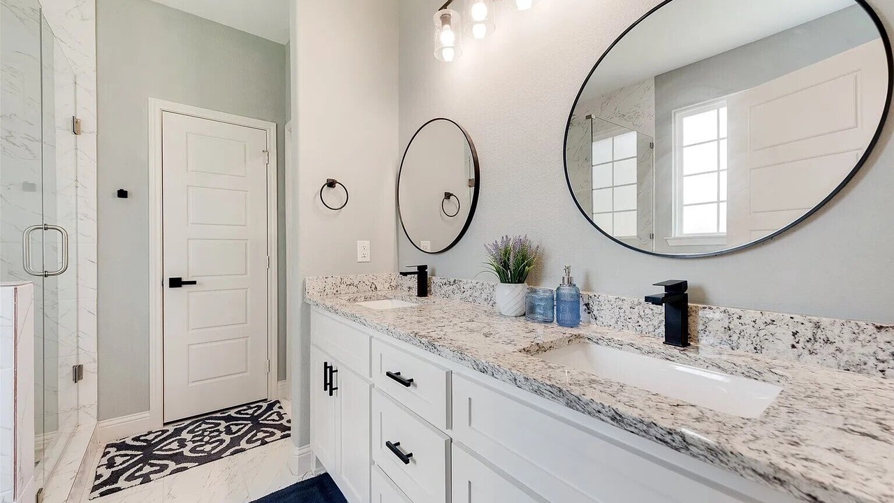 Photo of Bathroom in Central Arlington