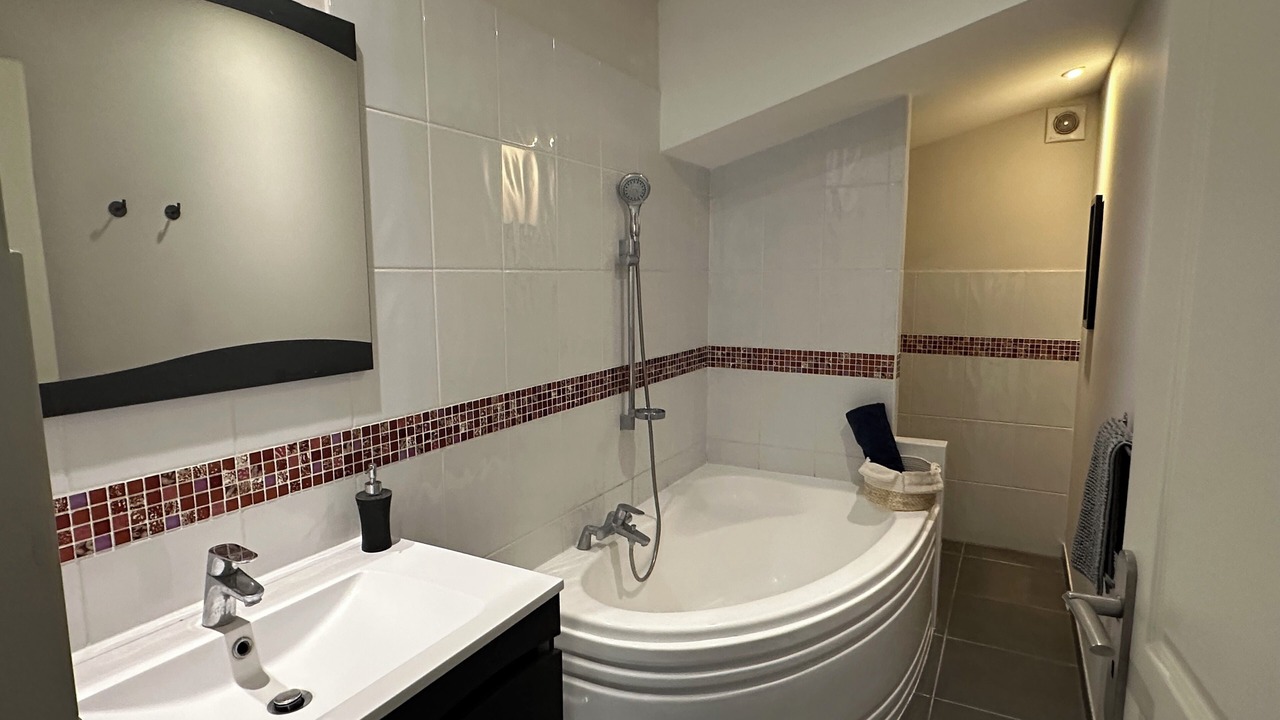 Photo of Bathroom in Villetelle