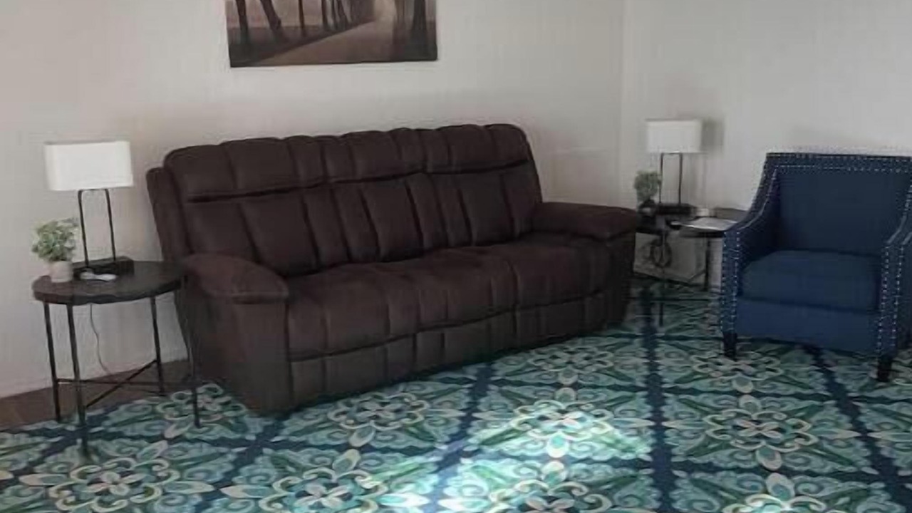 Photo of Livingroom in Enid