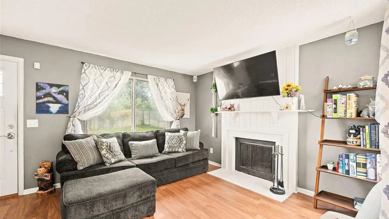 Photo of Livingroom in Pheasant Run