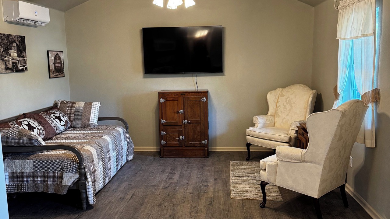 Photo of Livingroom in Glen Rose