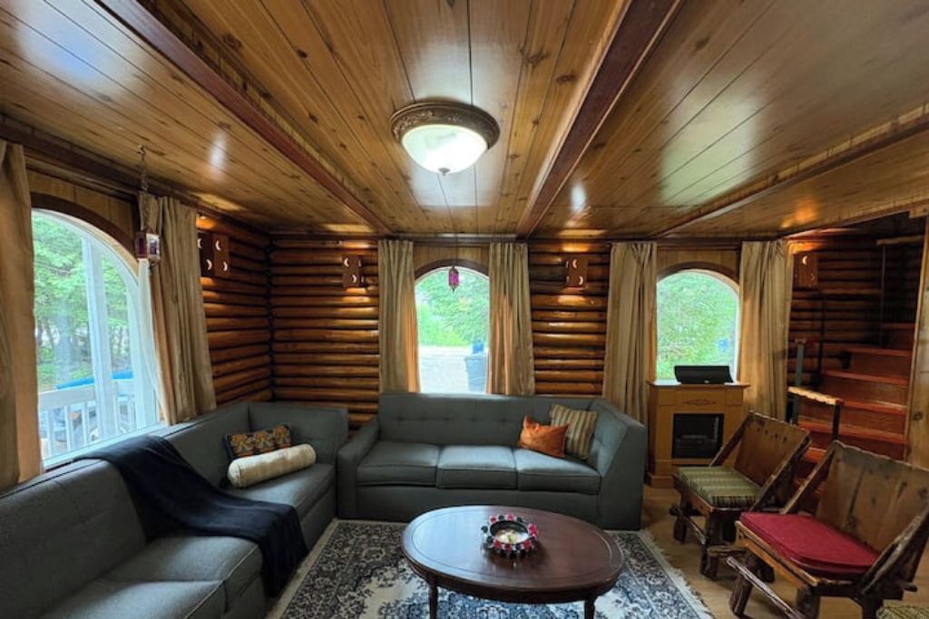 Photo of Livingroom in Rawdon