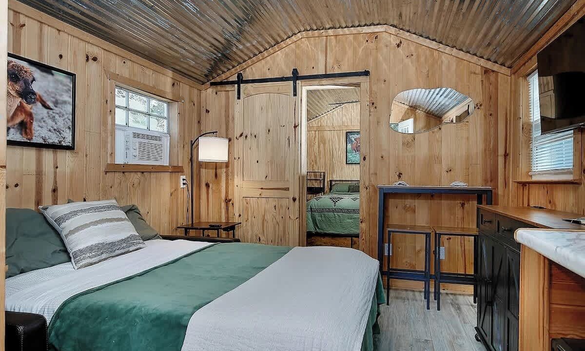Photo of Bedroom in Centerville