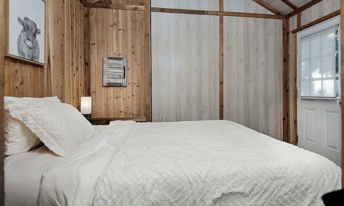 Photo of Bedroom in Centerville