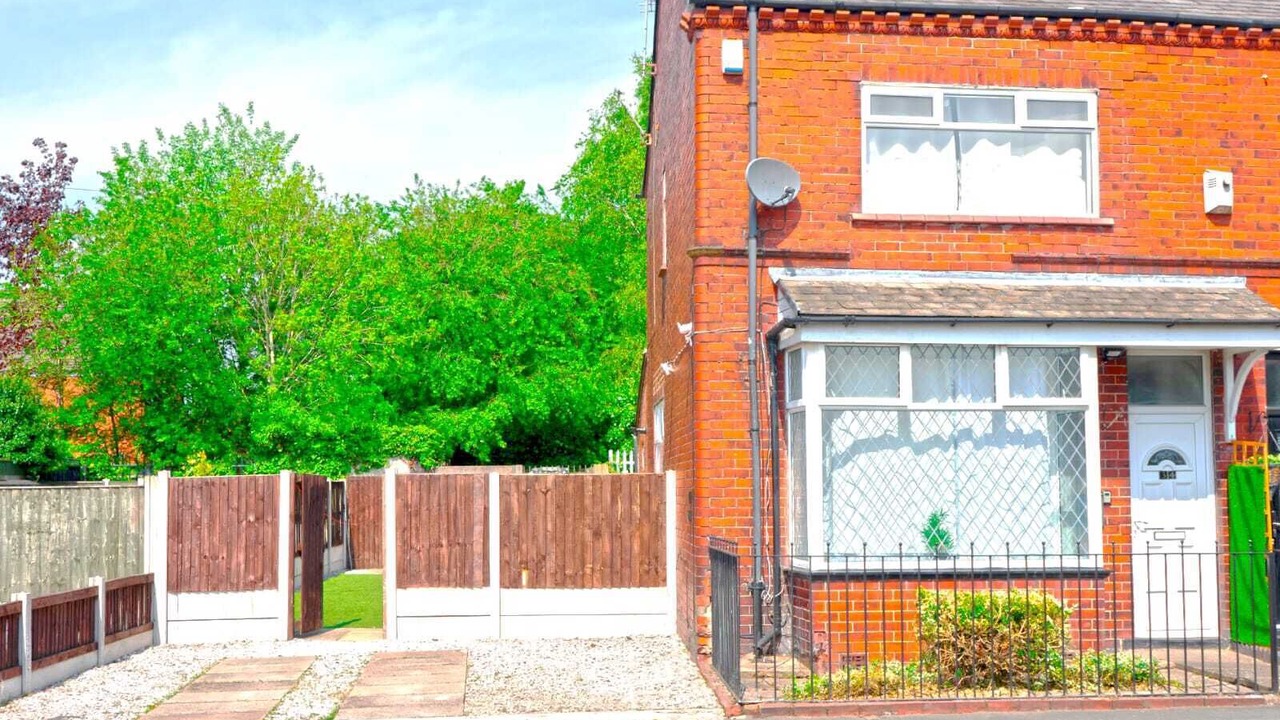 Photo of Outdoor in Leigh