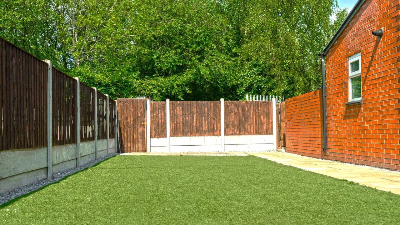 Photo of Outdoor in Leigh