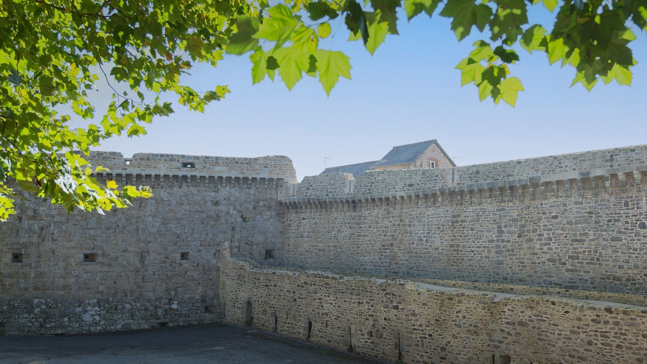 Photo of Others in Dinan