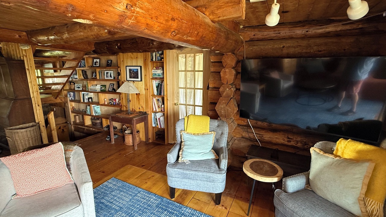 Photo of Livingroom in Hancock