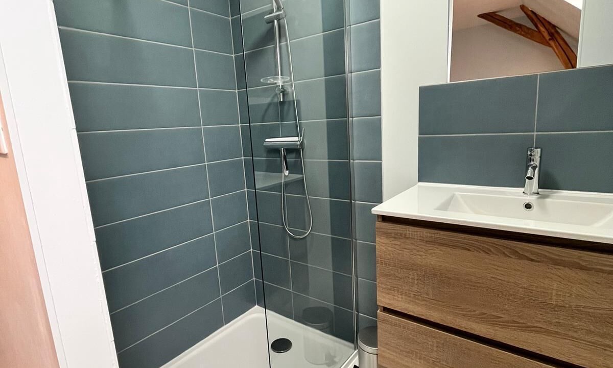 Photo of Bathroom in La Chapelle-sur-Loire