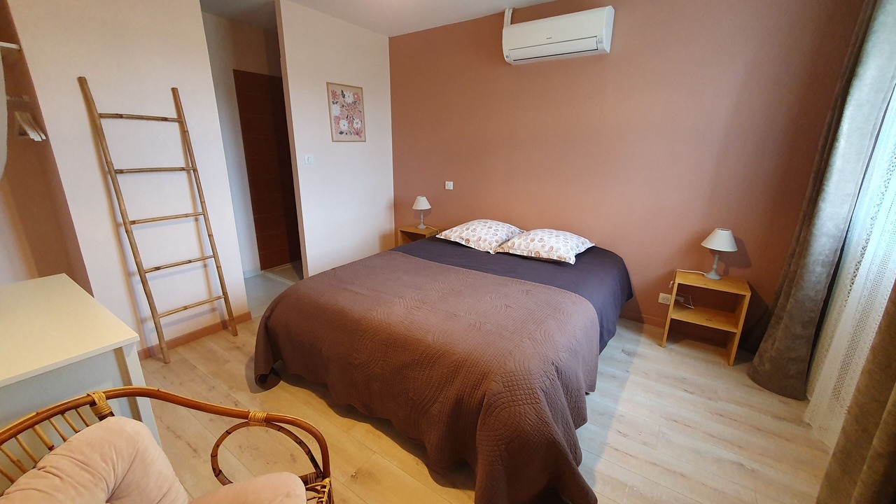 Photo of Bedroom in La Chapelle-sur-Loire