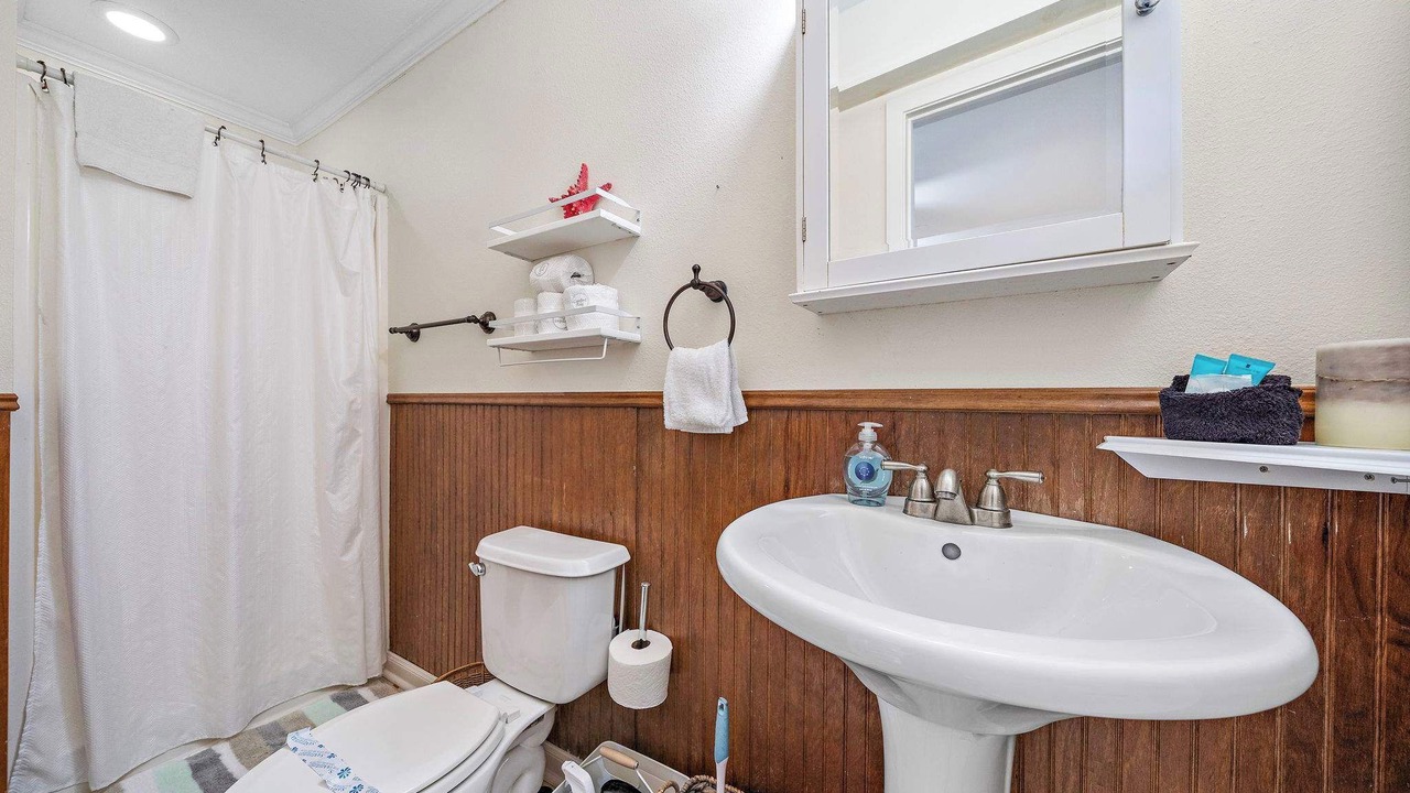 Photo of Bathroom in Terramar Beach