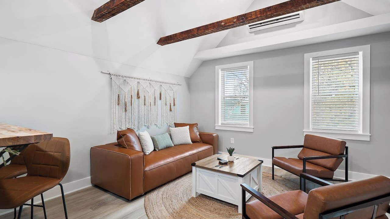 Photo of Livingroom in Detroit - Shoreway